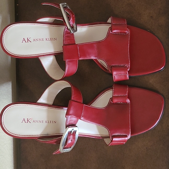 Anne Klein red leather dress sandal - Picture 7 of 7